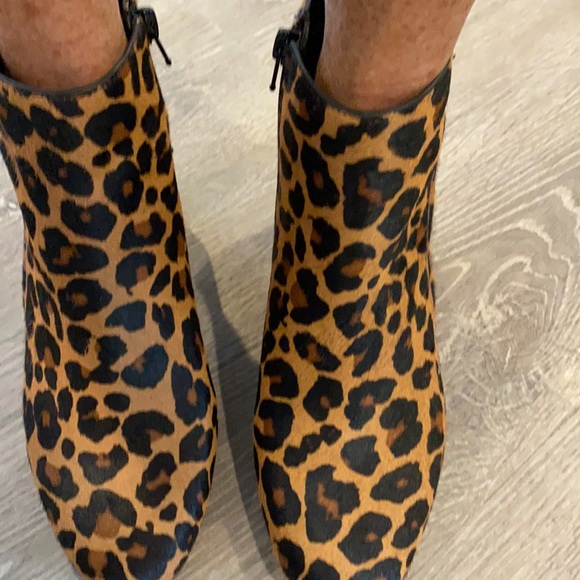 Woman’s suede leopard booties - Picture 1 of 5
